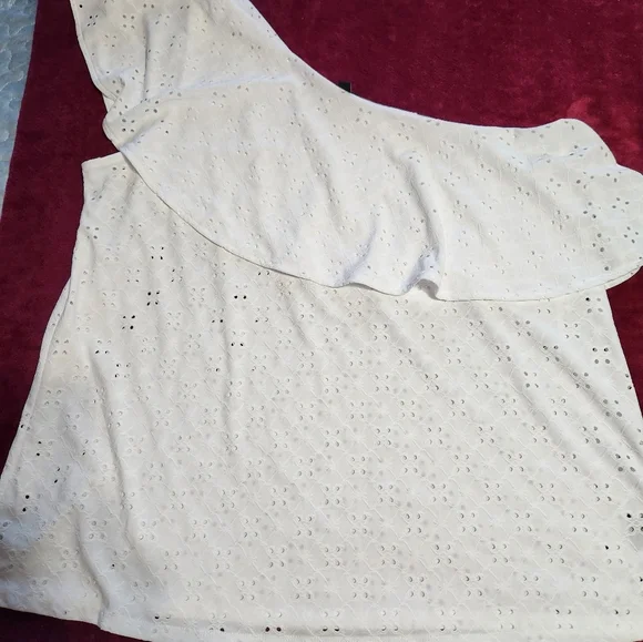 Womens Torrid White Eyelet One-Shoulder Top - Picture 3 of 8